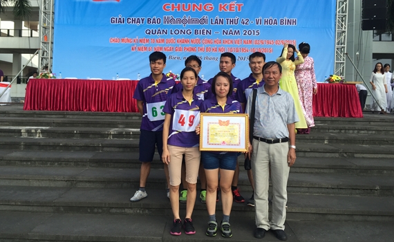 Vận động viên VATM tham gia Giải chạy báo Hà Nội mới lần thứ 42 - Vì Hòa bình quận Long Biên năm 2015